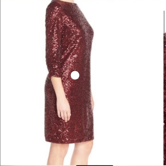 Vince Camuto Dresses & Skirts - Vince Camuto sz 0 red sequins lined holiday dress